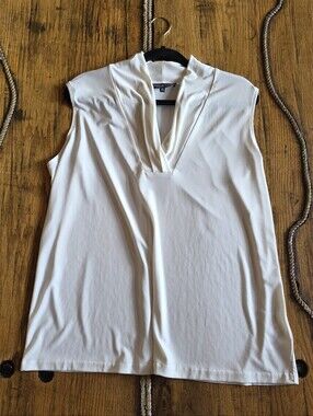 Jones New York Cream V-Neck Sleeveless Blouse Womens 2X